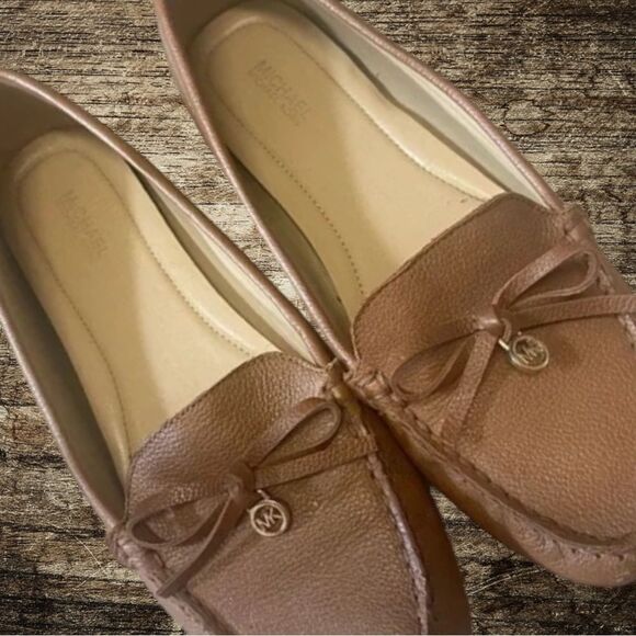 Michael Kors cute tan leather loafers! - Picture 3 of 8
